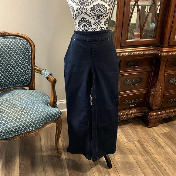 Chico’s 1.5 short (10 short)dark rinse jeans - Picture 1 of 3